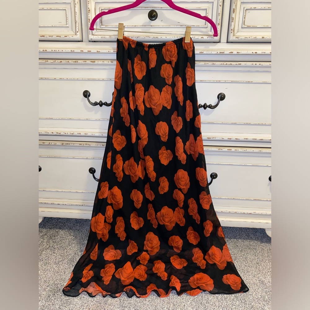 🌹 Top Choice Fashion 90’s Vintage Rose Print Black and Red Skirt (S-L)
